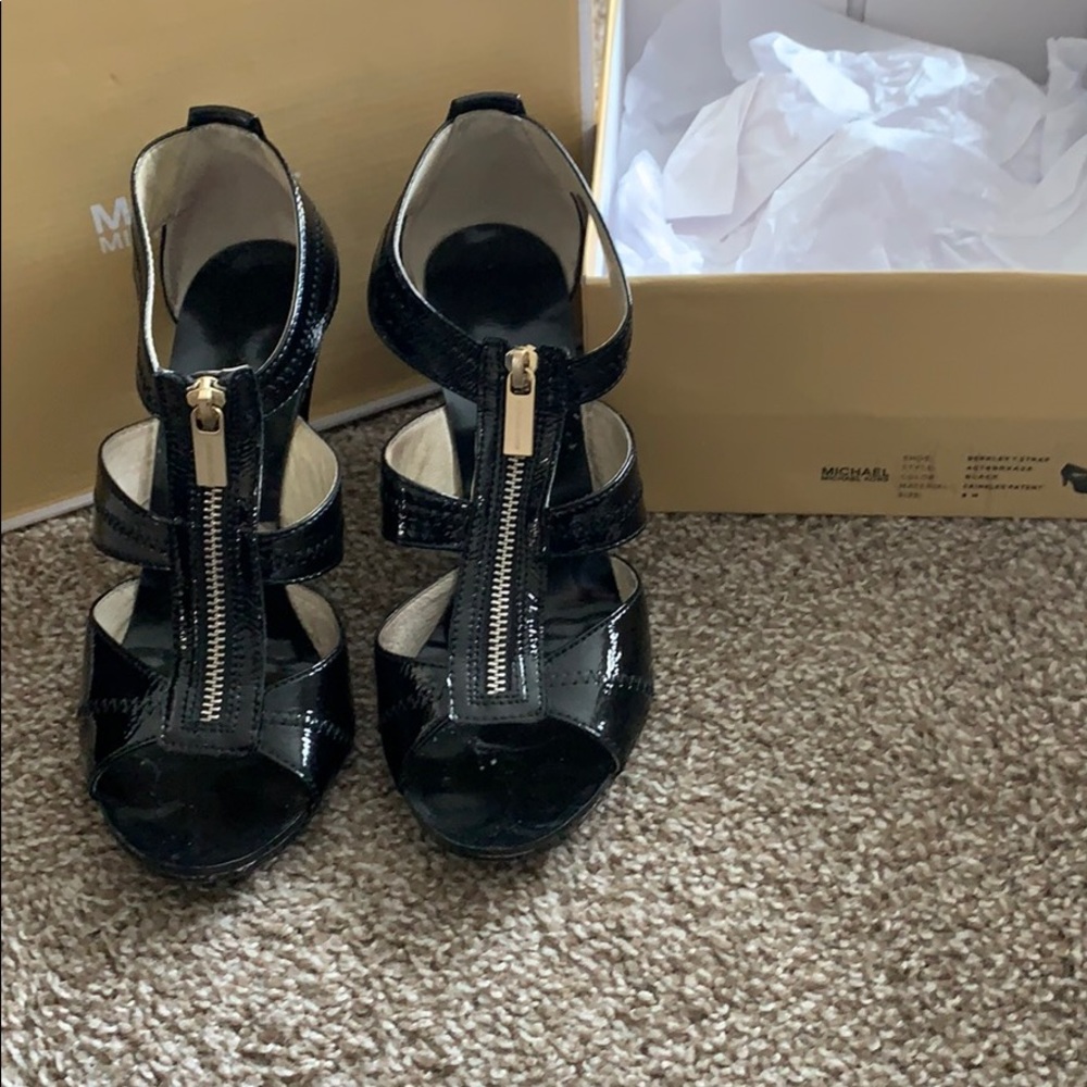 Michael Kors Berkley T Strap - Patent Black